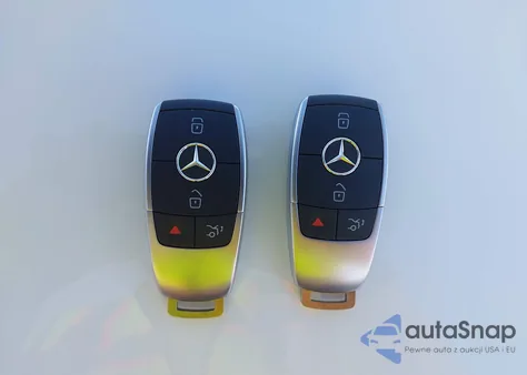 2020 Mercedes-Benz Glc 300 Coupe 4Matic z USA, uszkodzony, nr VIN WDC0J8EB4LF709631